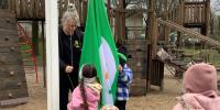 Skt. Hans-Børnehave i Flensborg hejser Grønne Spirer Flaget