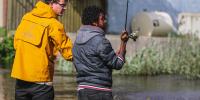 Flygtning lærer at fiske