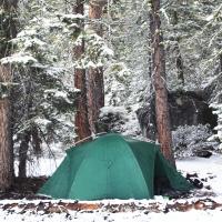 Børn gror i natur - telt i sne
